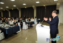 황선봉 예산군수, 여직원과 간담회…소통행보 강화