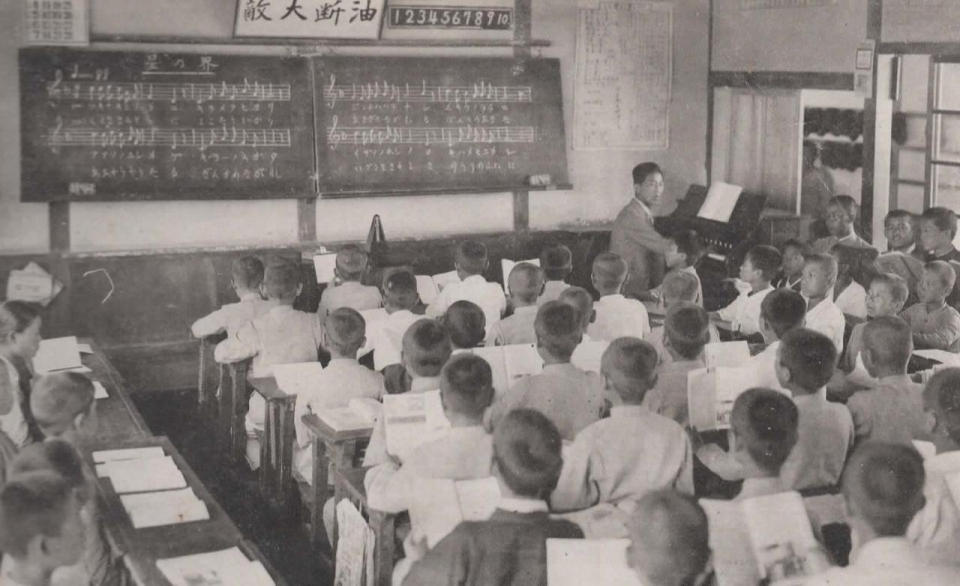 1940년 창가(음악) 수업 장면