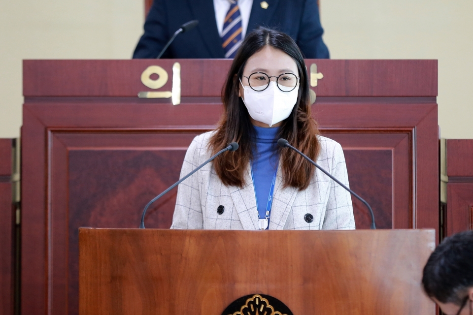 5분 발언하는 김미영 의원